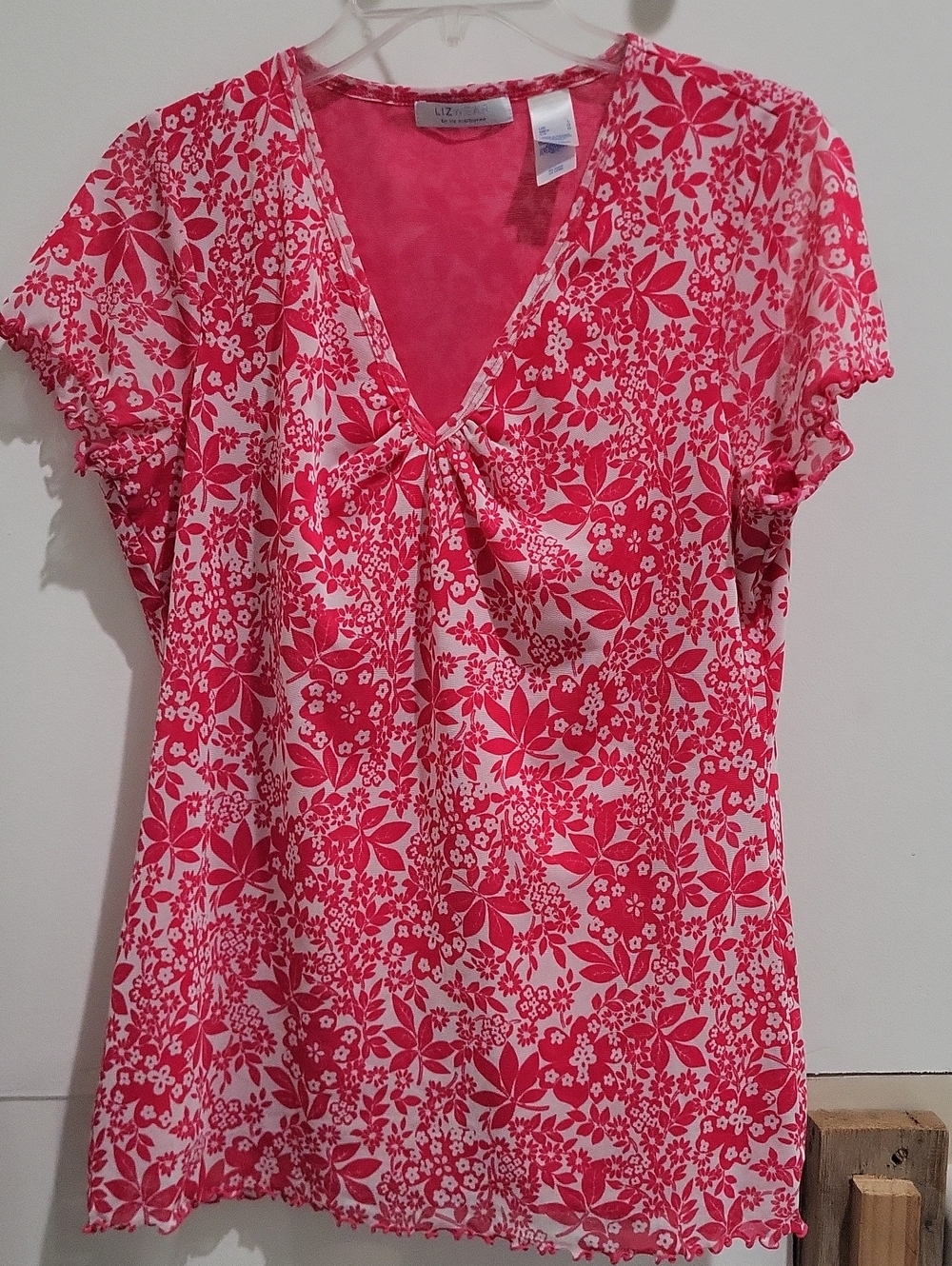 Liz Claiborne Pink and White Floral V-Neck Short Sleeve Blouse